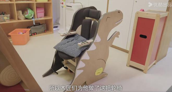 一双好奇眼睛照亮大人们的内在小孩爱游戏平台“出逃的小丸子”：借(图5)