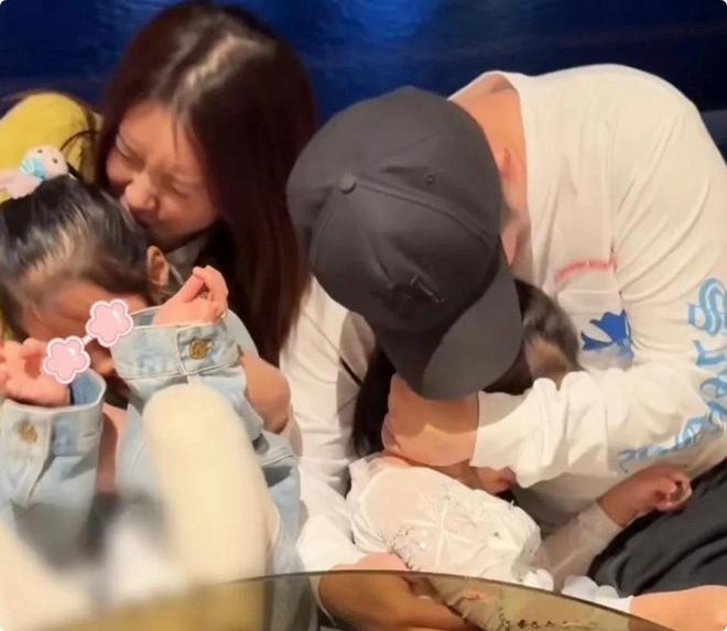 俩女儿活泼可爱一家四口同框幸福美满爱游戏app陈赫张子萱给大女儿庆生