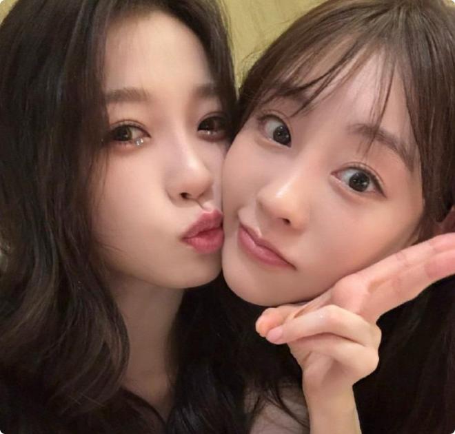 俩女儿活泼可爱一家四口同框幸福美满爱游戏app陈赫张子萱给大女儿庆生(图3)